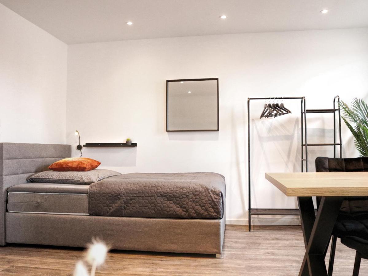 Lightplace • Groessere Gruppen • 4 Einzelzimmer • Boxspring • Smart Tv • Biergarten • Restaurant Braunschweig Esterno foto