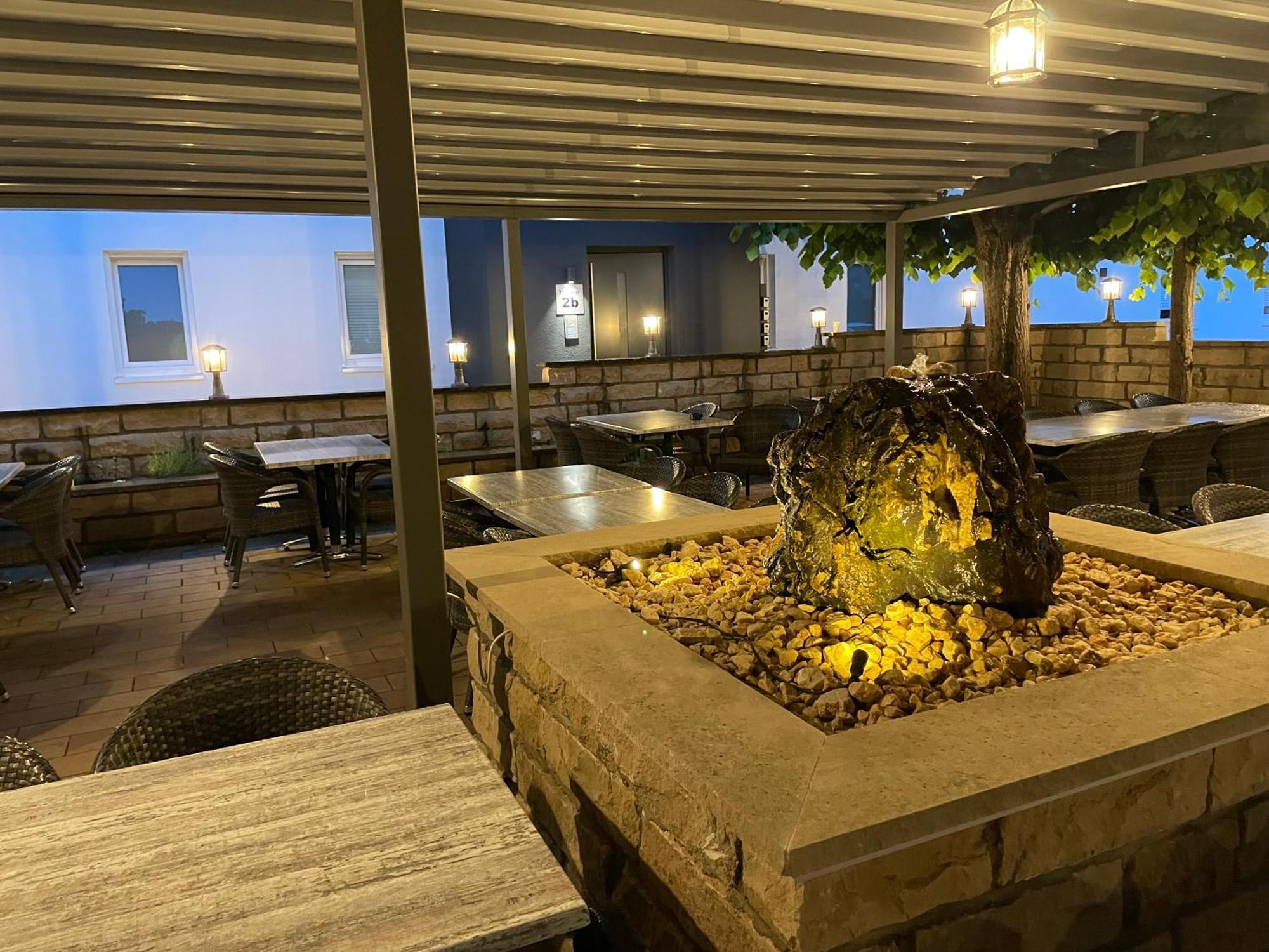 Lightplace • Groessere Gruppen • 4 Einzelzimmer • Boxspring • Smart Tv • Biergarten • Restaurant Braunschweig Esterno foto